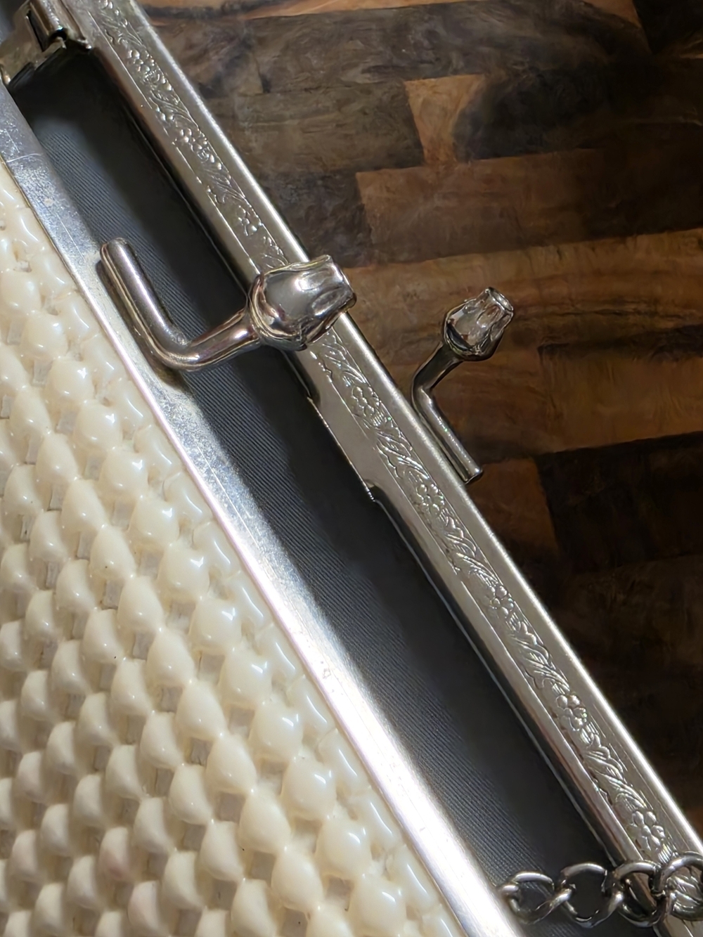 Vintage Cream Pearl-Textured Cocktail Clutch - Picture 5 of 12